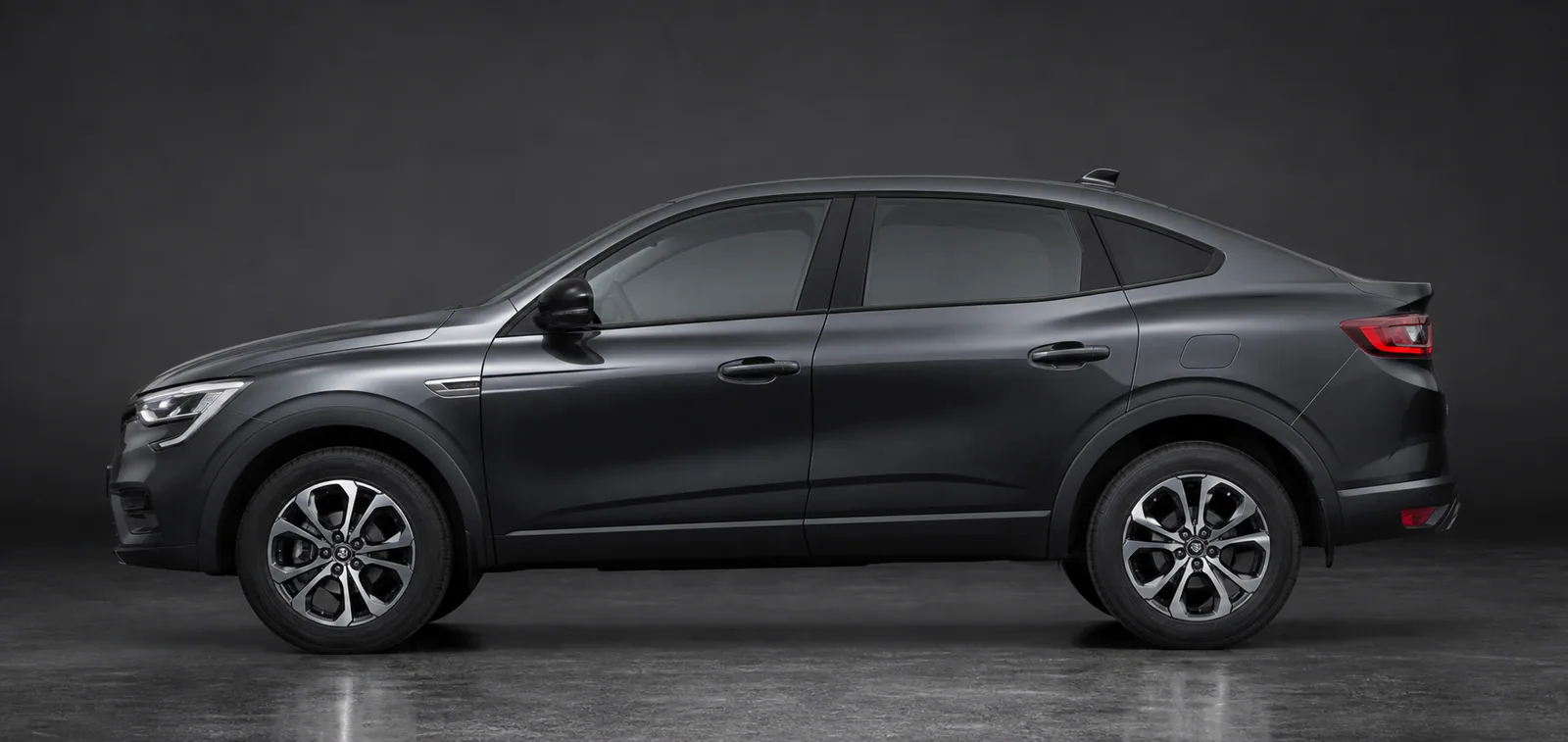 Renault Arkana сбоку