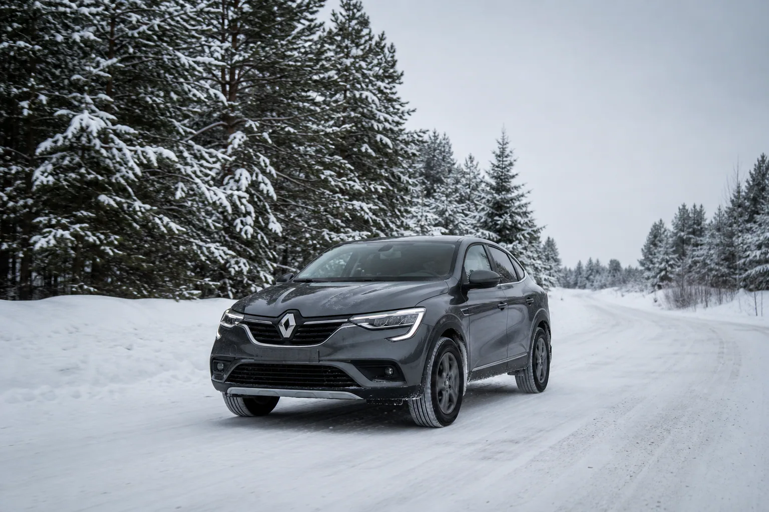 Renault Arkana на зимней дороге